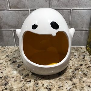 Magenta Halloween ghost pairs well with Rae Dunn